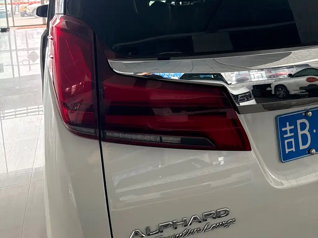 Toyota Alphard 2018 — фото 5