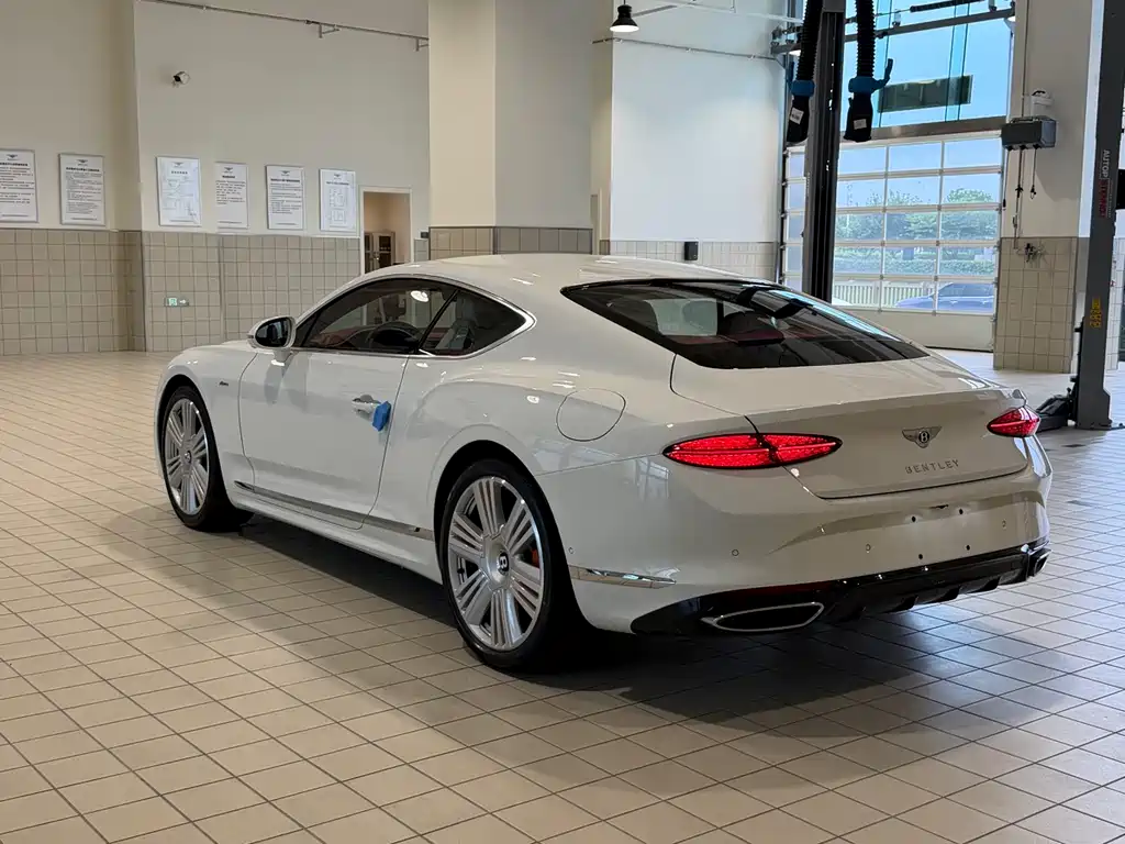 Bentley Continental Plug-In Hybrid 2026 — фото 11