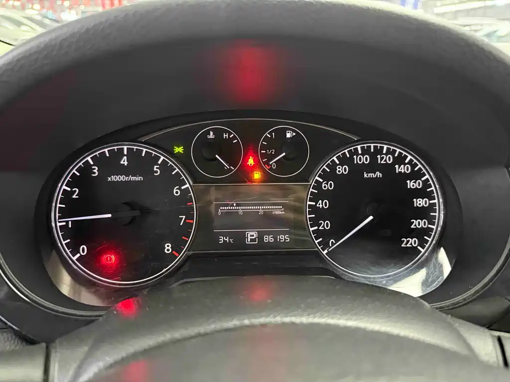 Nissan Tiida 2014