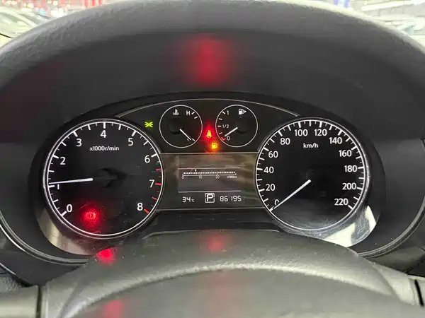 Nissan Tiida 2014