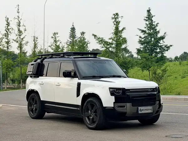 Land Rover Defender 2023