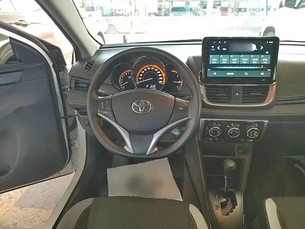 Toyota Yaris L 2022 — фото 11