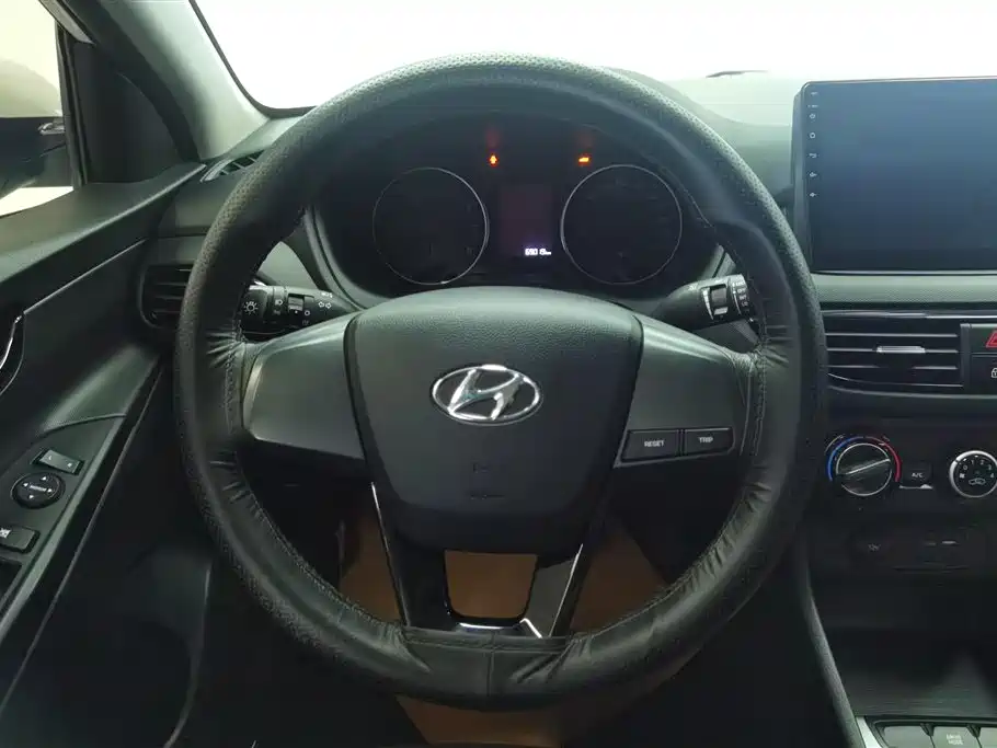 Hyundai Elantra 2021 — фото 15