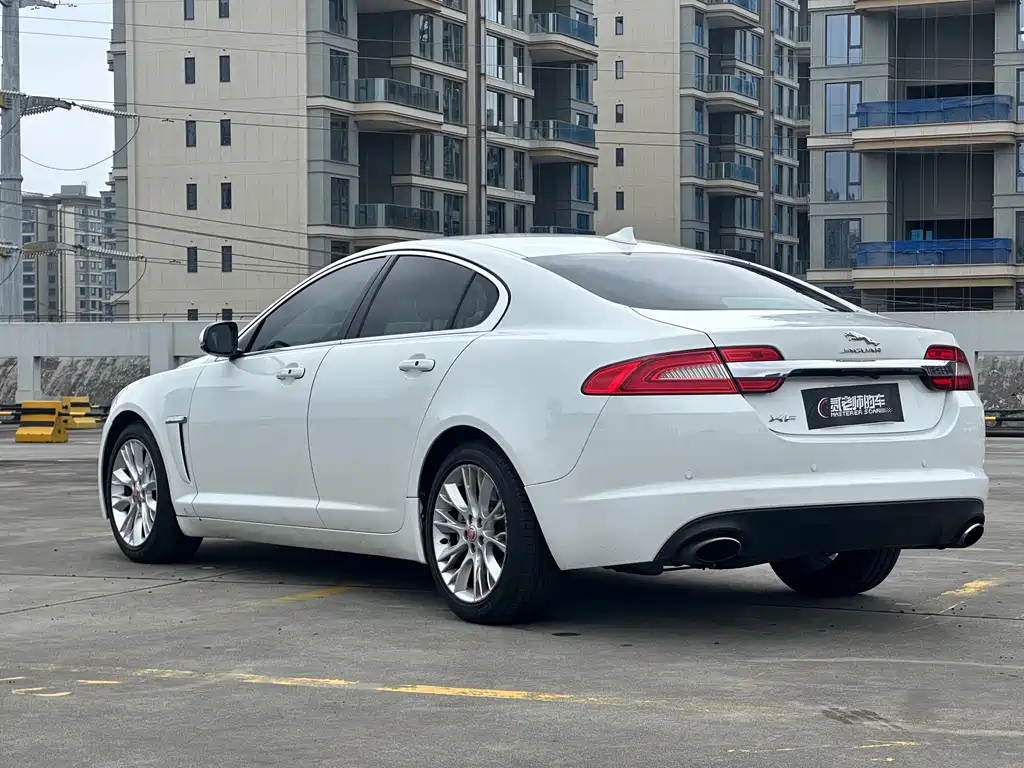 Jaguar XF 2014 — фото 6