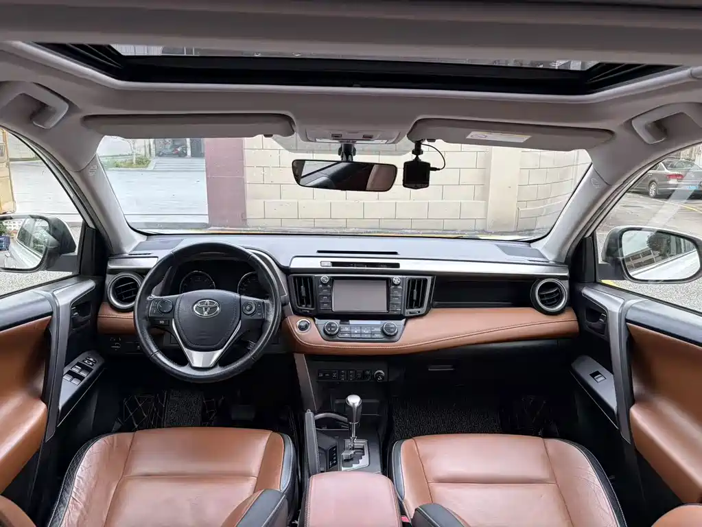 Toyota RAV4 2017 — фото 10