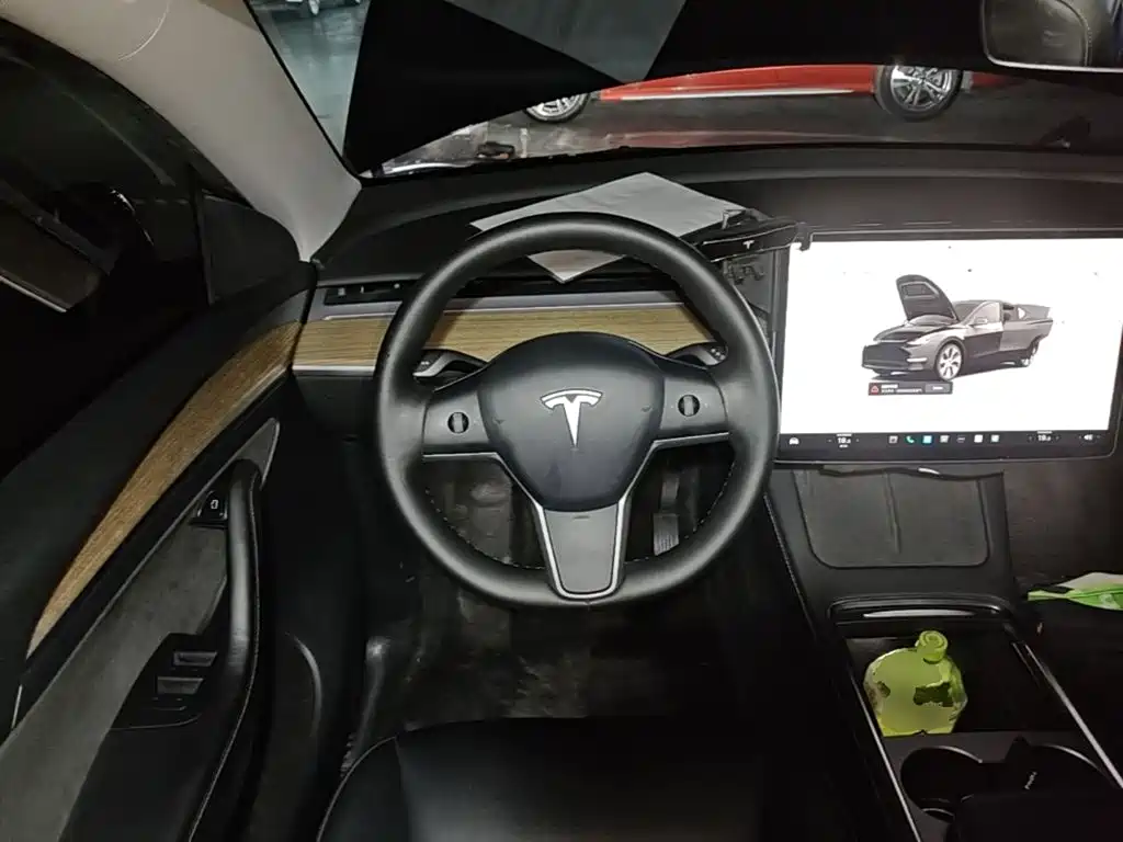 Tesla Model Y 2022 — фото 11