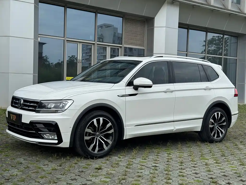 Volkswagen Tiguan L 2021 — фото 1