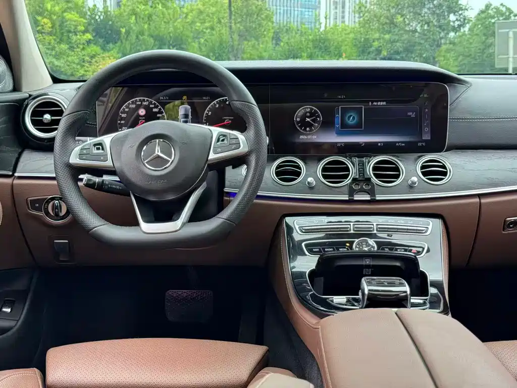 Mercedes-Benz E-Class 2017 — фото 12