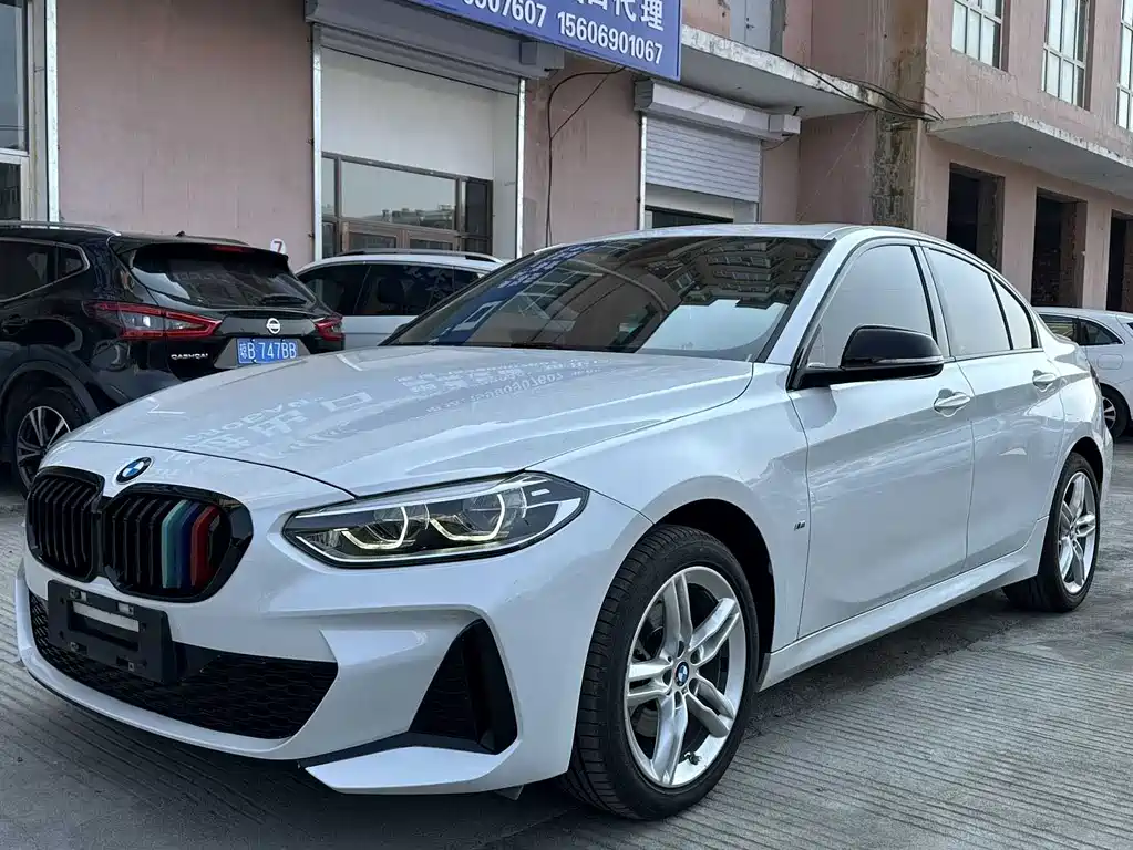 BMW 1 Series 2022 — фото 1