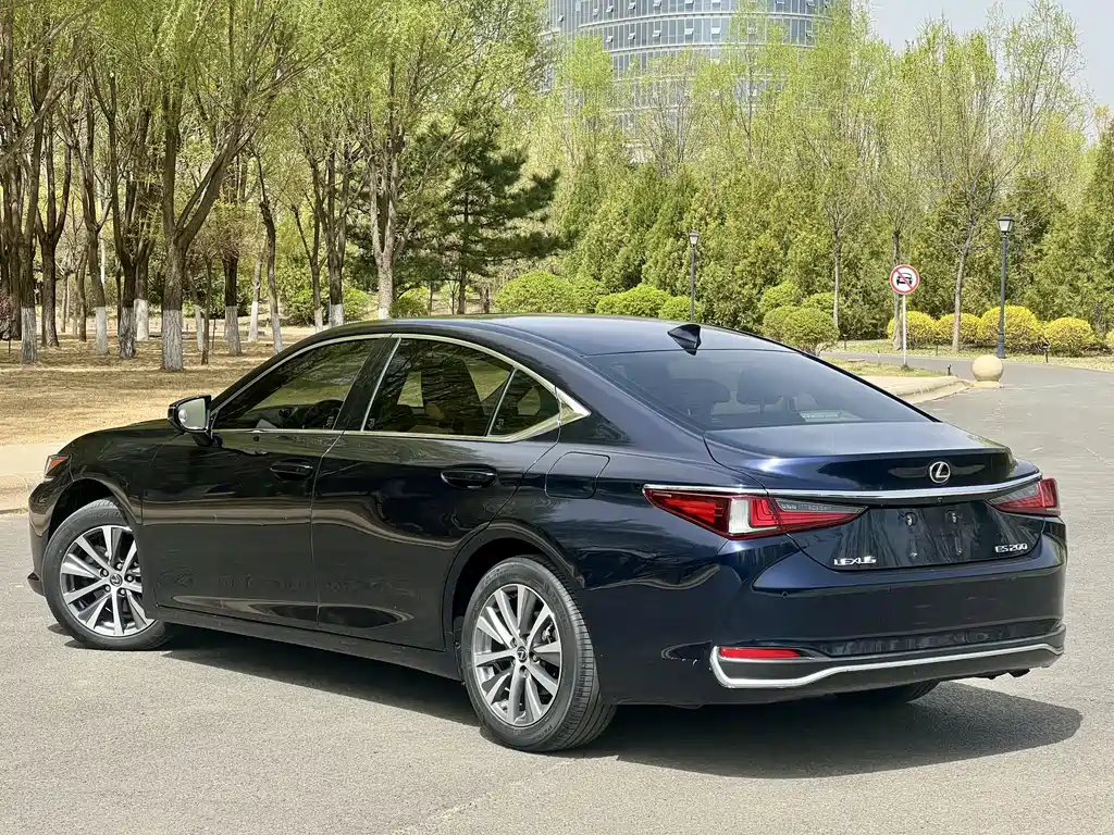 Lexus ES 2020 — фото 3