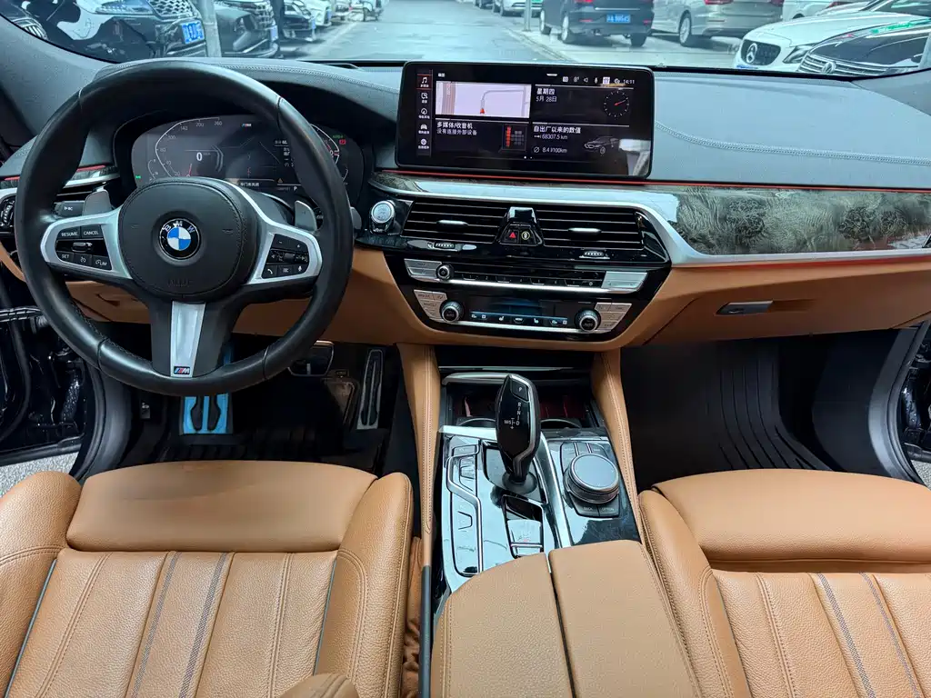 BMW 6 Series GT 2023 — фото 15