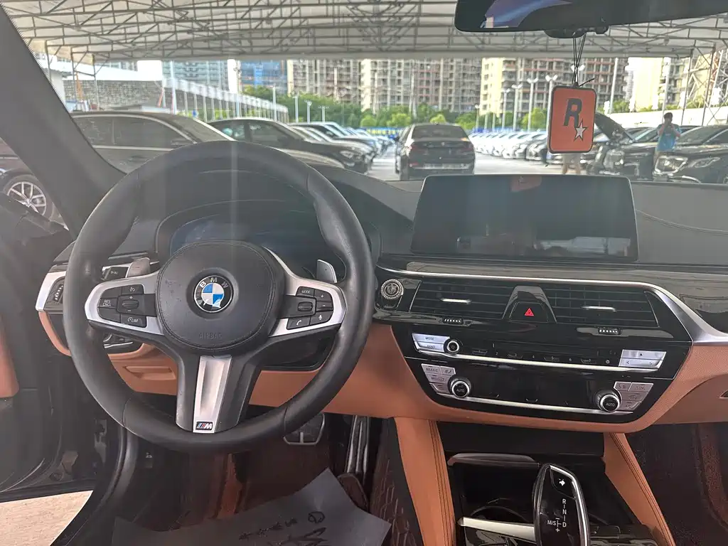 BMW 5 Series 2019 — фото 25