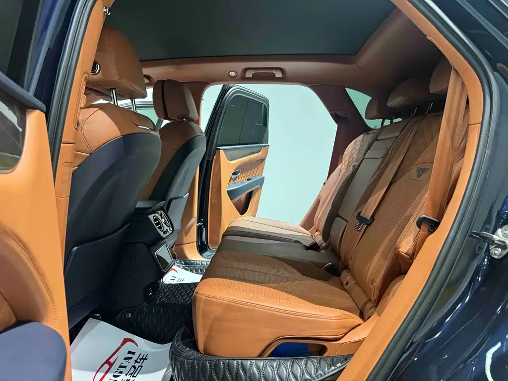 Bentley Bentayga Plug-In Hybrid 2021 — фото 15
