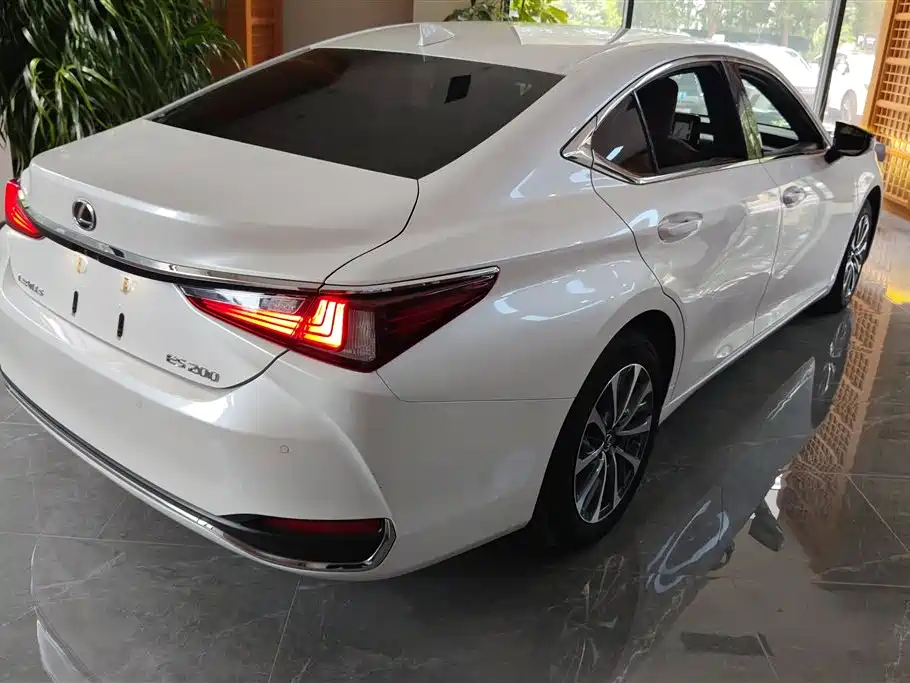 Lexus ES 2023 — фото 3
