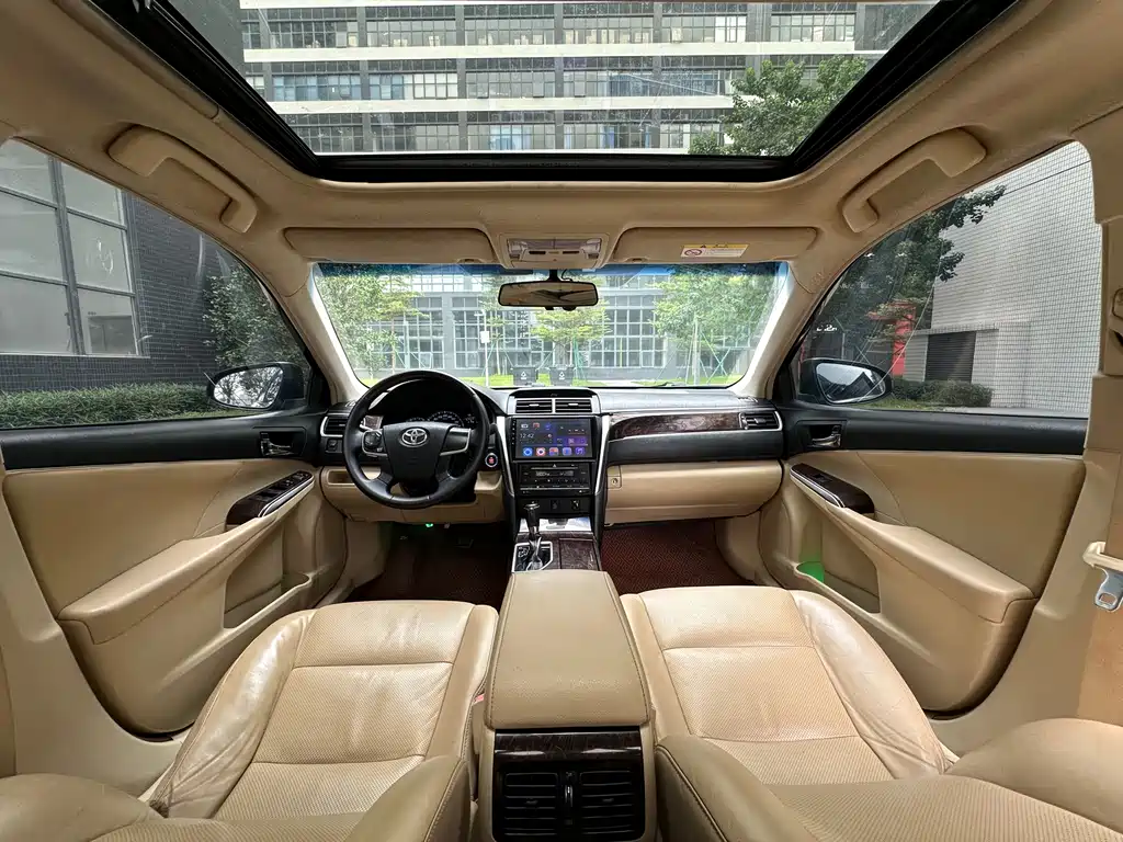 Toyota Camry 2017 — фото 14