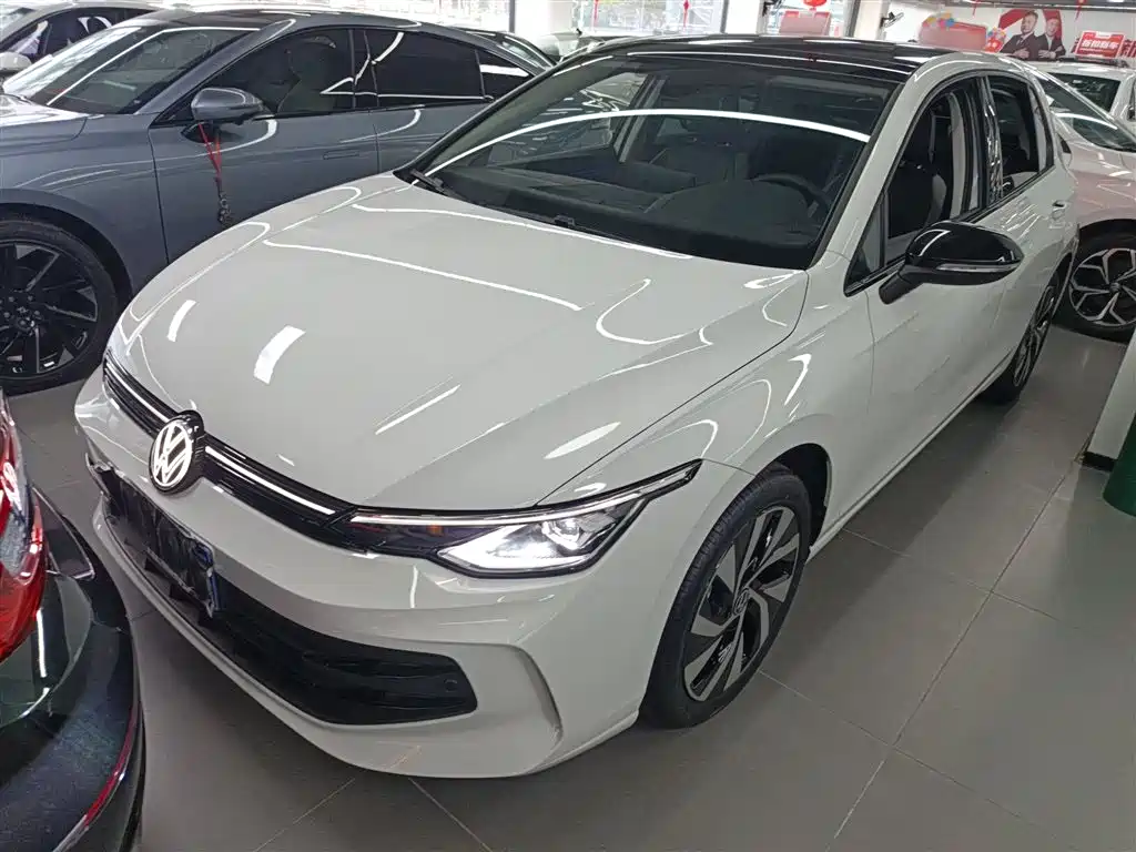 Volkswagen Golf 2025