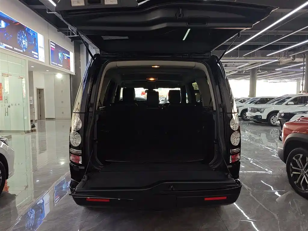 Land Rover Discovery 2016 — фото 19