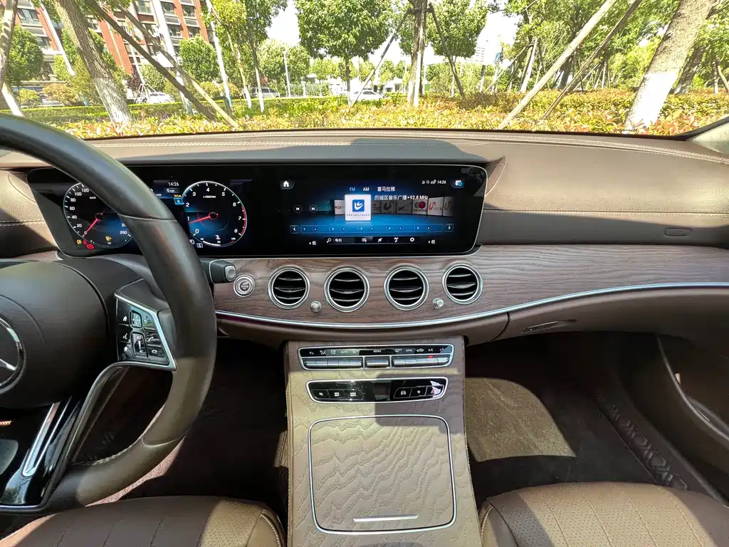 Mercedes-Benz E-Class 2023 — фото 15