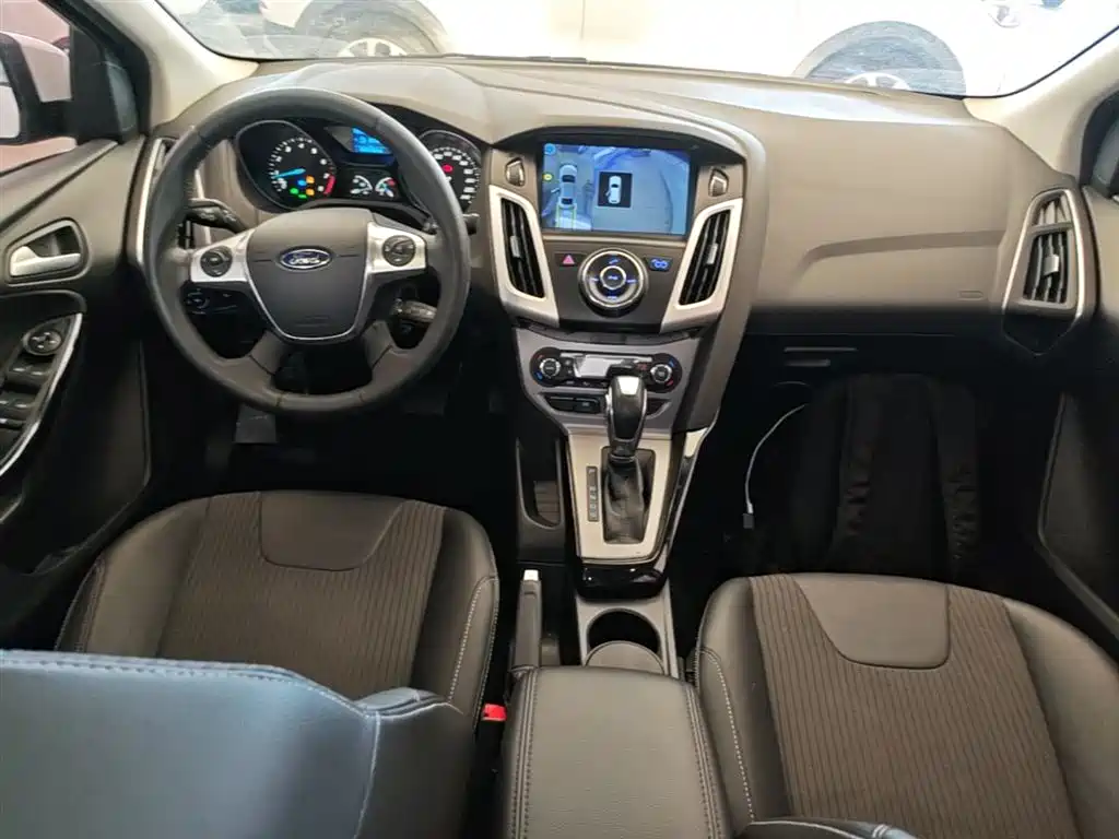 Ford Focus 2015 — фото 10