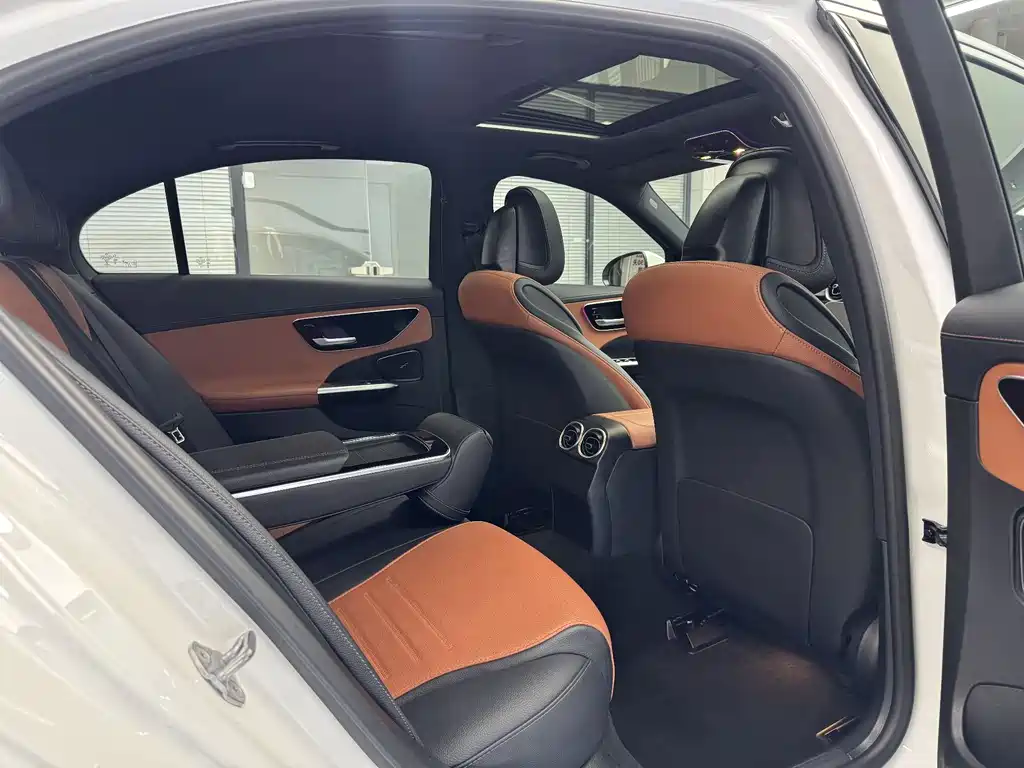 Mercedes-Benz C-Class 2023 — фото 14