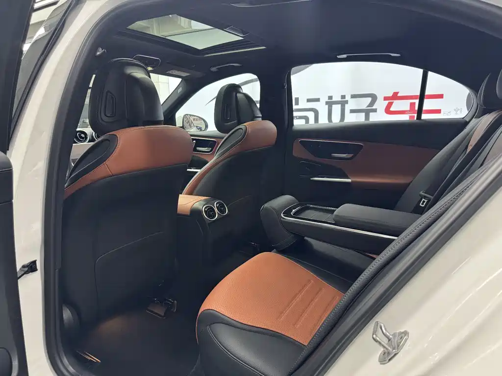 Mercedes-Benz C-Class 2023 — фото 13