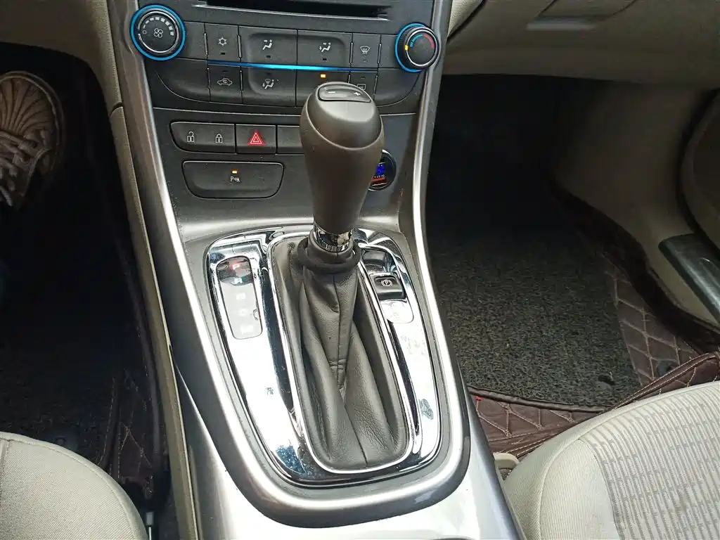 Chevrolet Malibu 2015 — фото 14