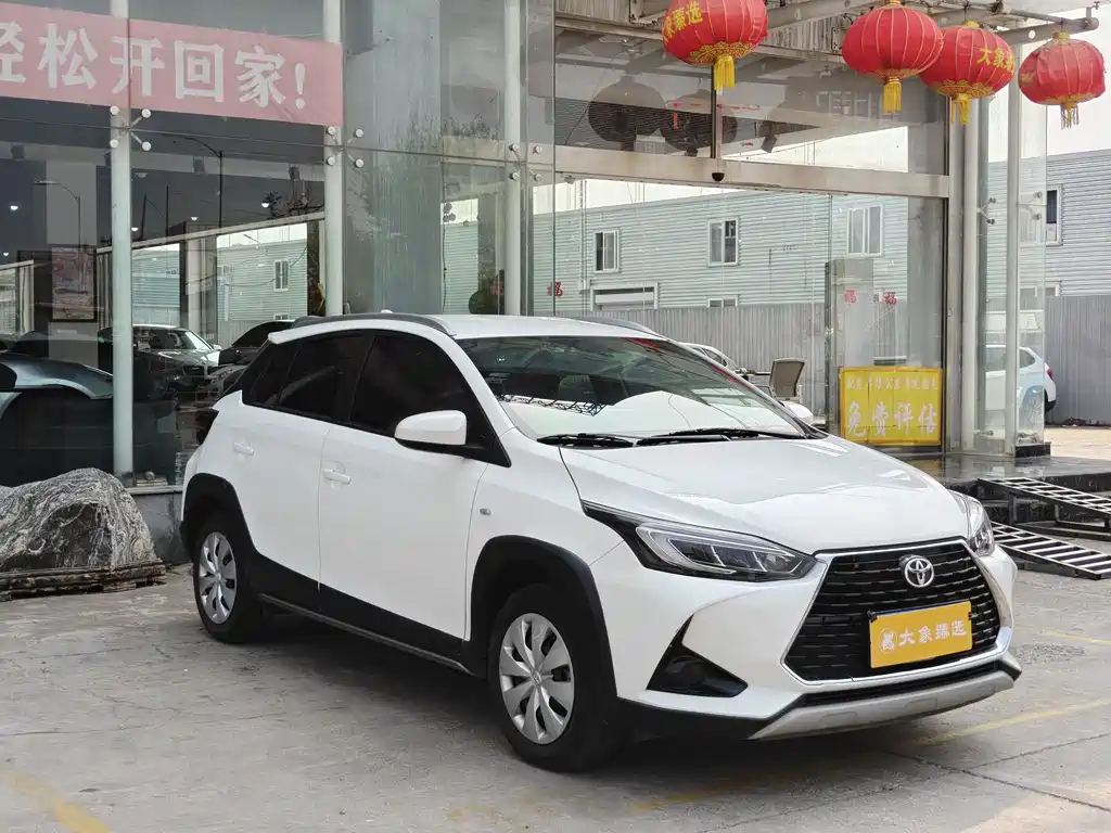 Toyota Yaris L 2023 — фото 3