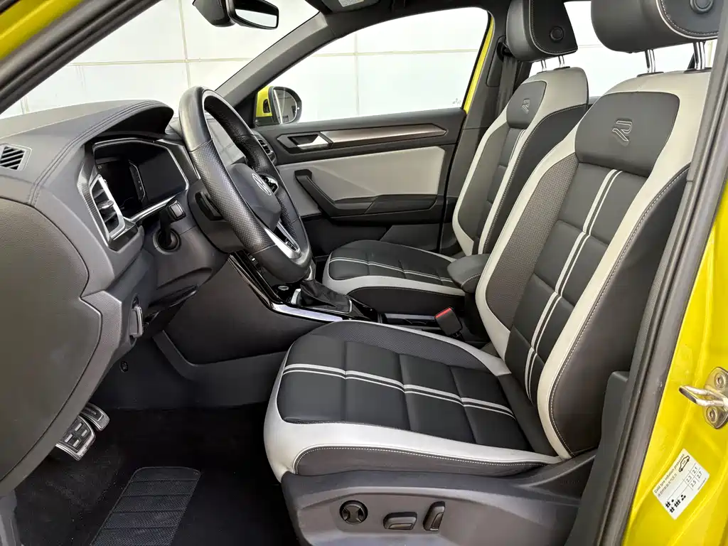 Volkswagen T-Roc 2023 — фото 6