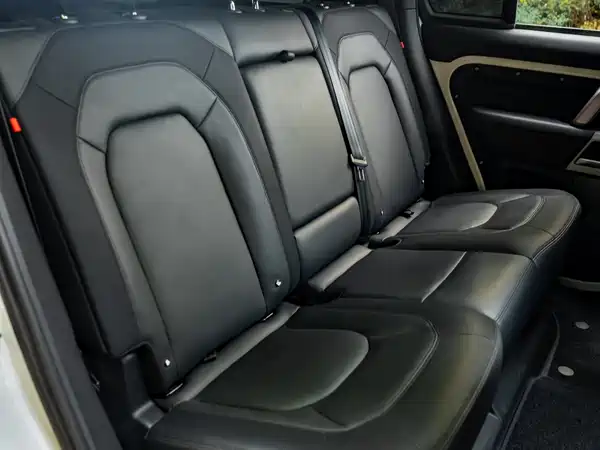 Land Rover Defender 2022