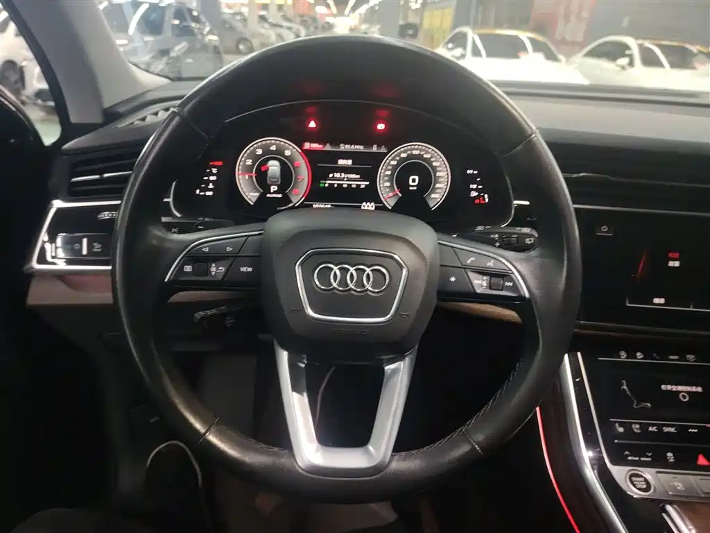 Audi Q7 2021 — фото 11
