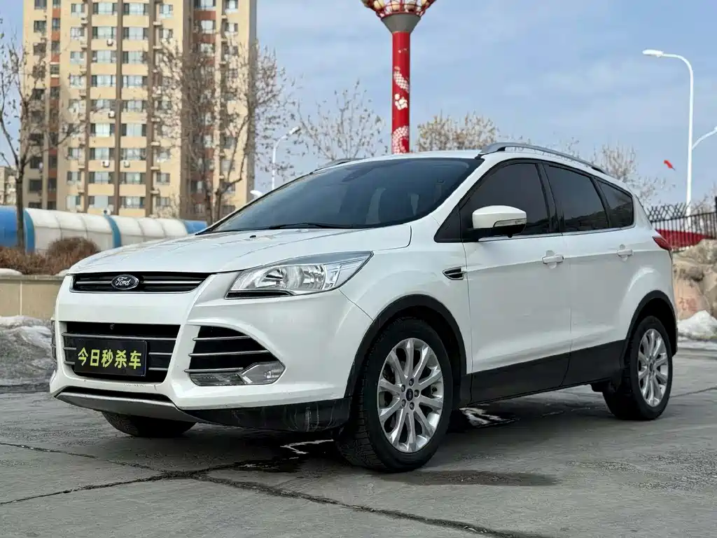 Ford Kuga 2015 — фото 1