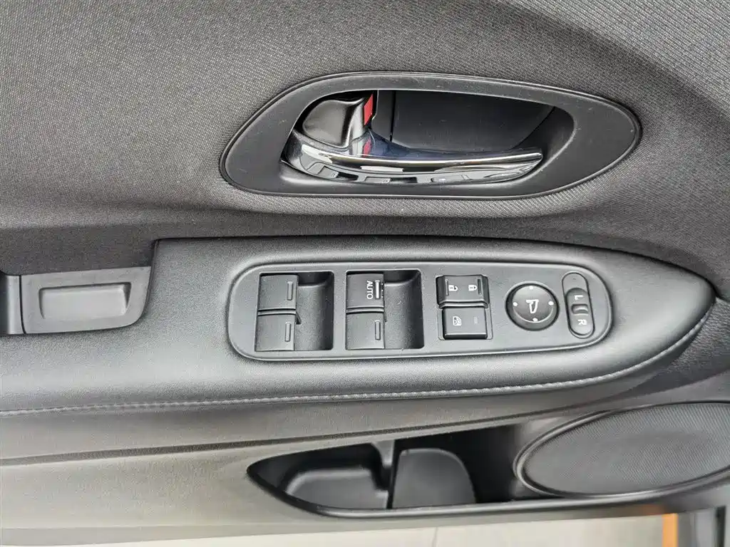 Honda Vezel 2022 — фото 9