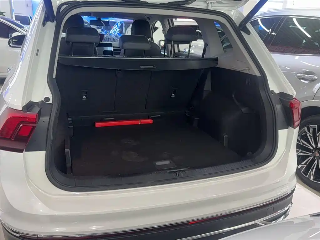 Volkswagen Tiguan L 2021 — фото 16