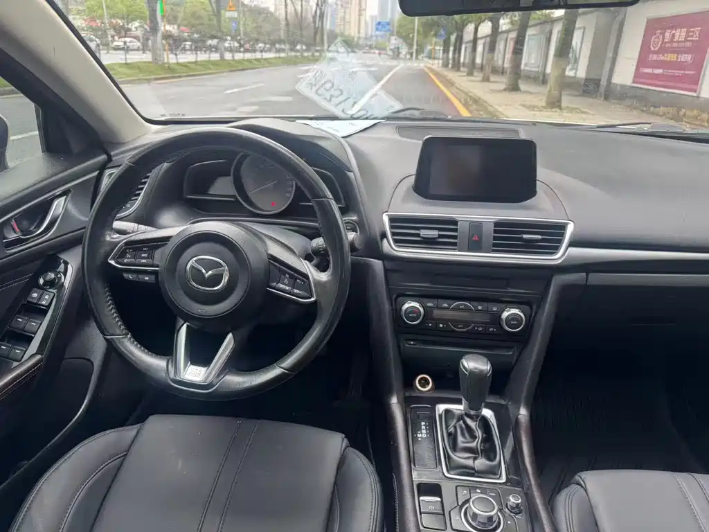 Mazda 3 Axela 2019 — фото 13