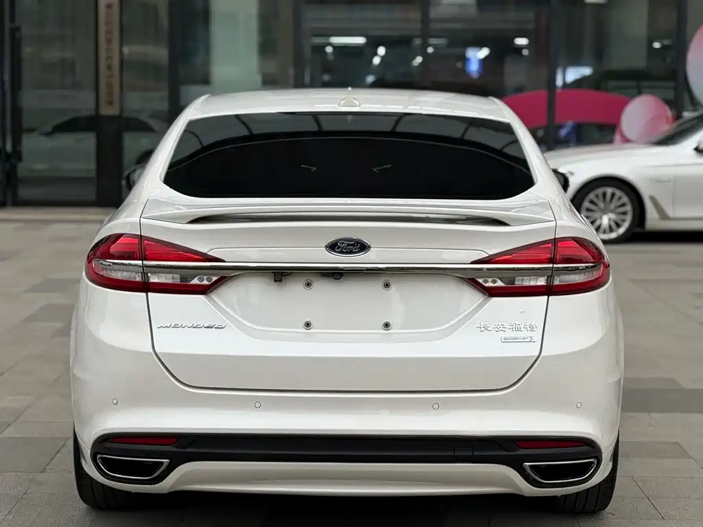 Ford Mondeo 2018 — фото 12
