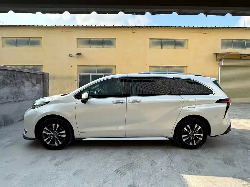 Toyota Granvia 2025