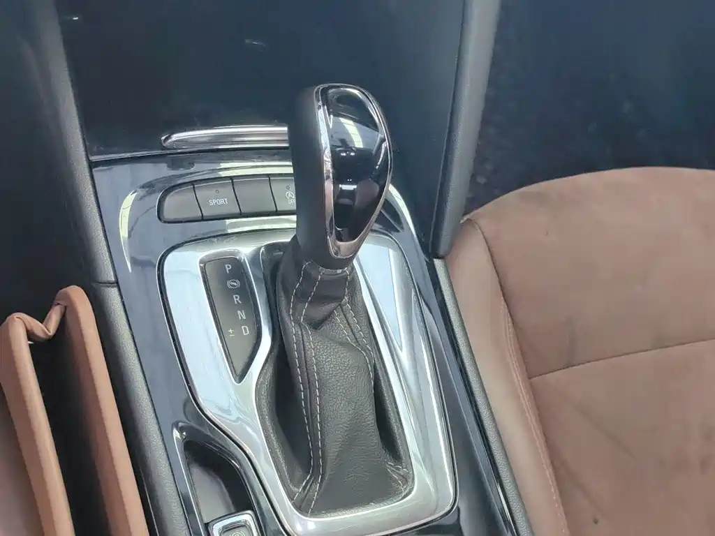 Buick Regal 2019 — фото 15