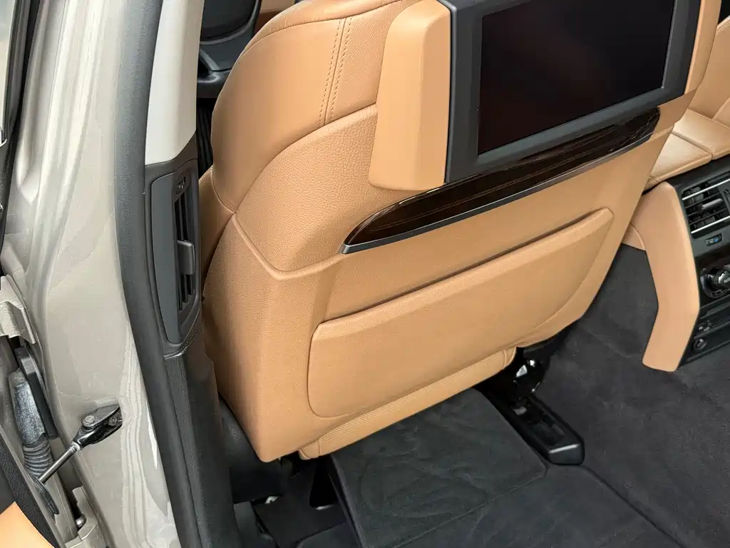 BMW 7 Series 2014 — фото 12