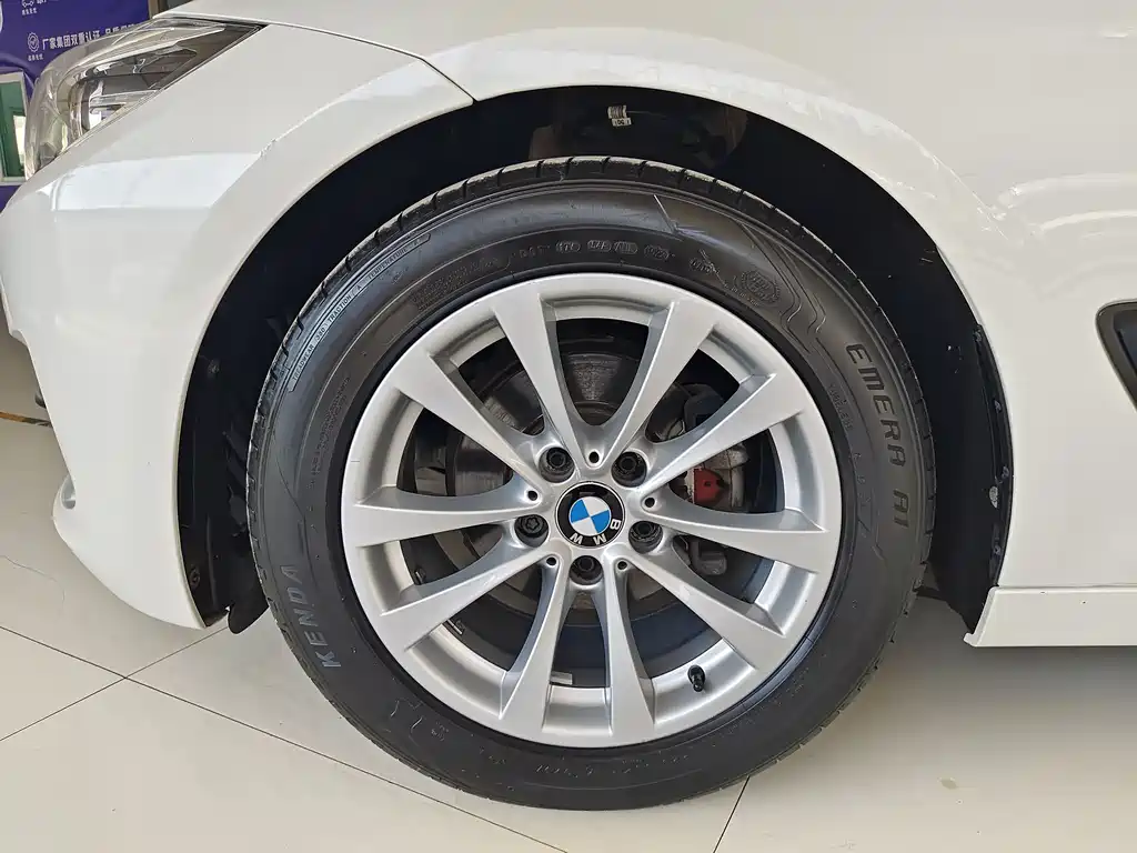 BMW 3 Series GT 2017 — фото 18