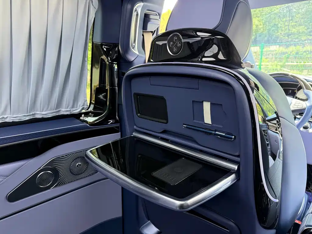 Mercedes-Benz V-Class 2023 — фото 20