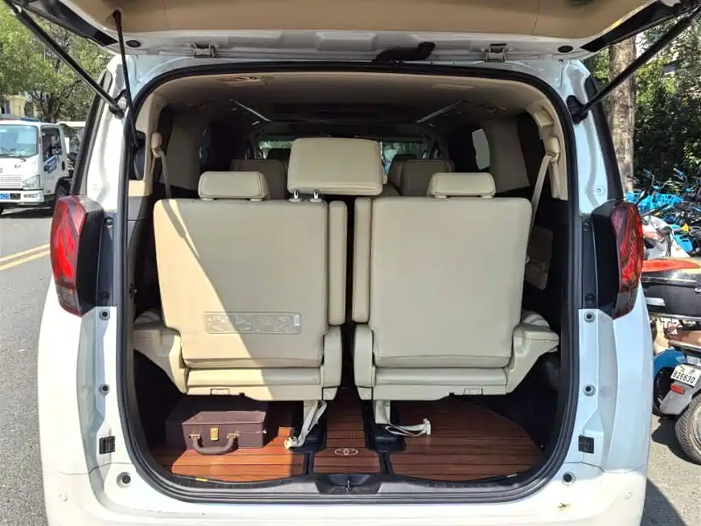 Toyota Alphard 2018 — фото 6
