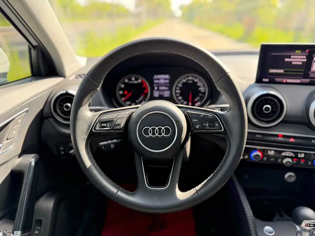 Audi Q2L 2023 — фото 12