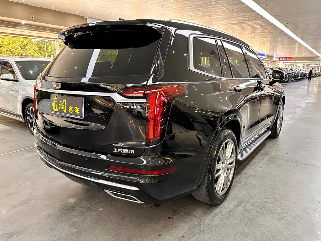 Cadillac XT6 2022 — фото 17