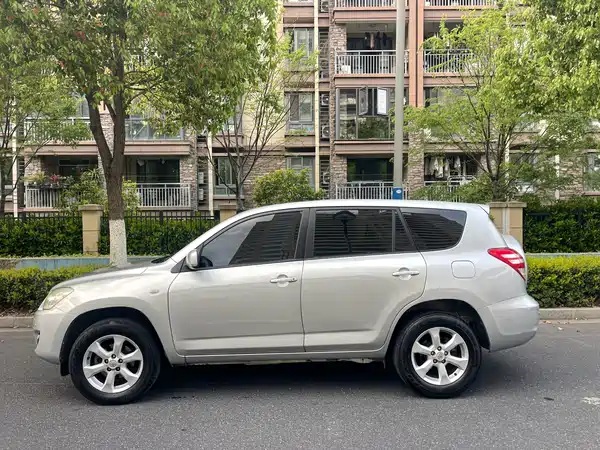 Toyota RAV4 2010