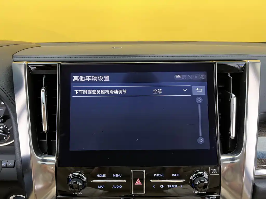 Toyota Alphard 2023 — фото 17