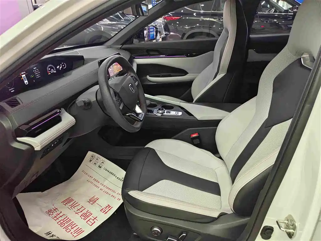 Changan UNI-V Smart Electric Idd 2024 — фото 8