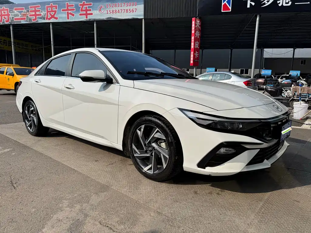 Hyundai Elantra 2024 — фото 3