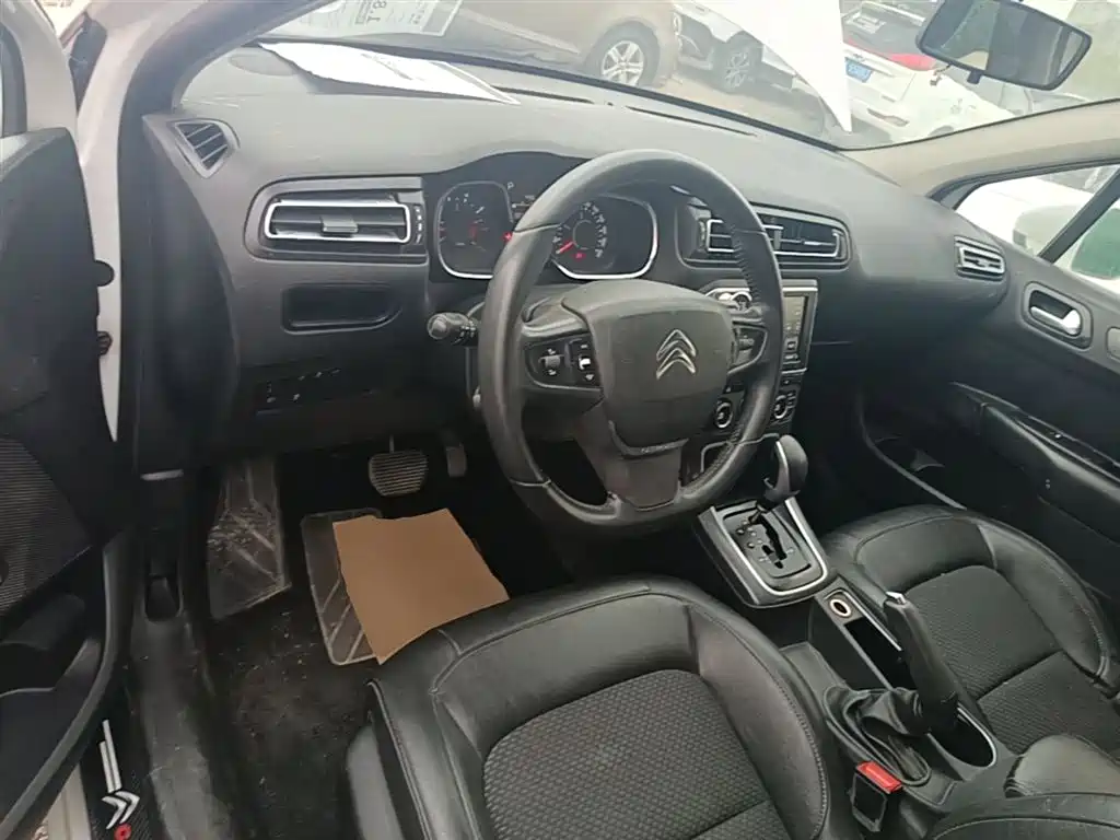 Citroen C4 2017 — фото 10