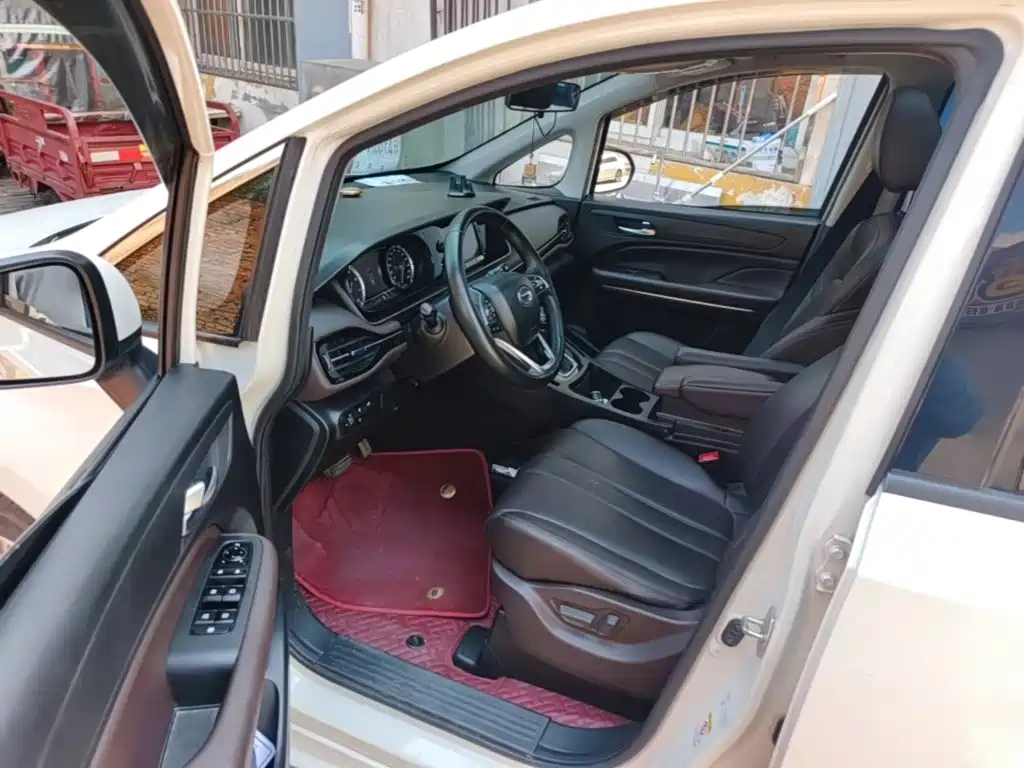 GAC Trumpchi M6 2020 — фото 16