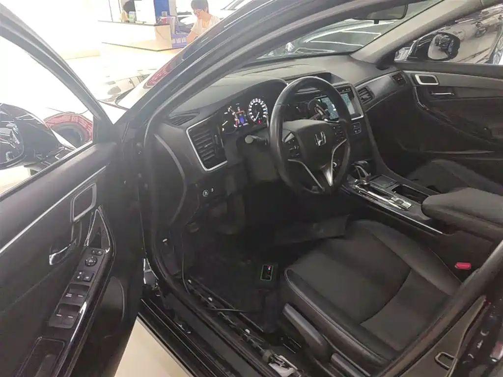 Honda Spirior 2017 — фото 16